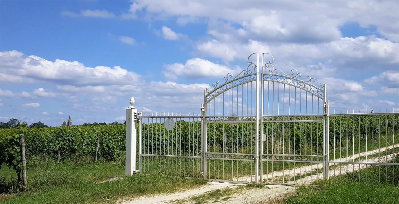 Chateau Le Truch Montussan 외부 사진